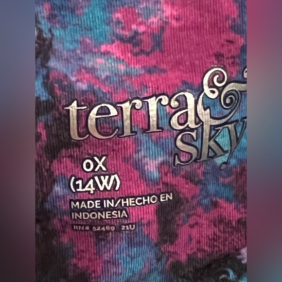 Terra & Sky Tie-Dye Leggings in Blue and Pink - Picture 3 of 5